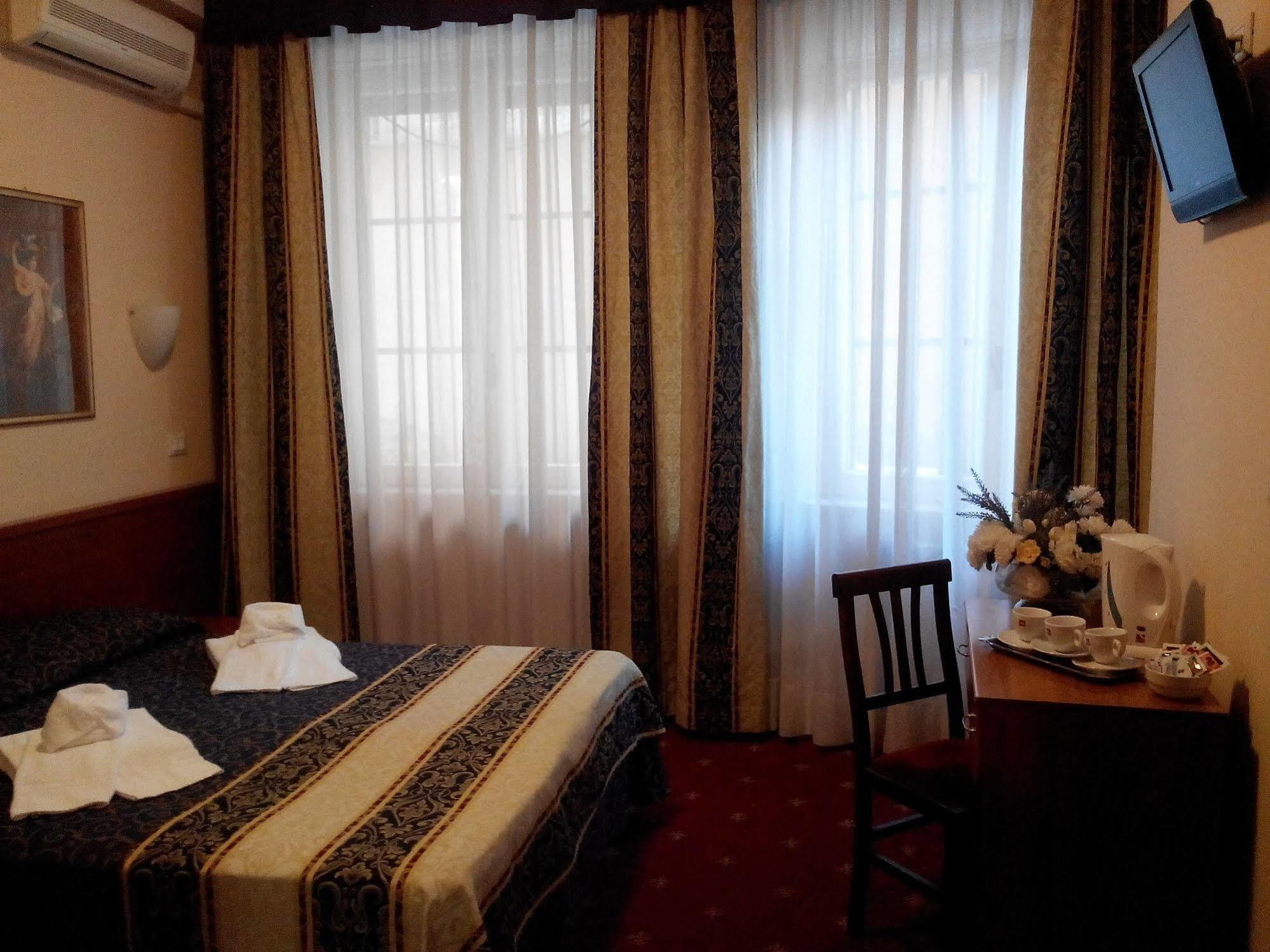 Hotel Galeno Rome Exterior photo